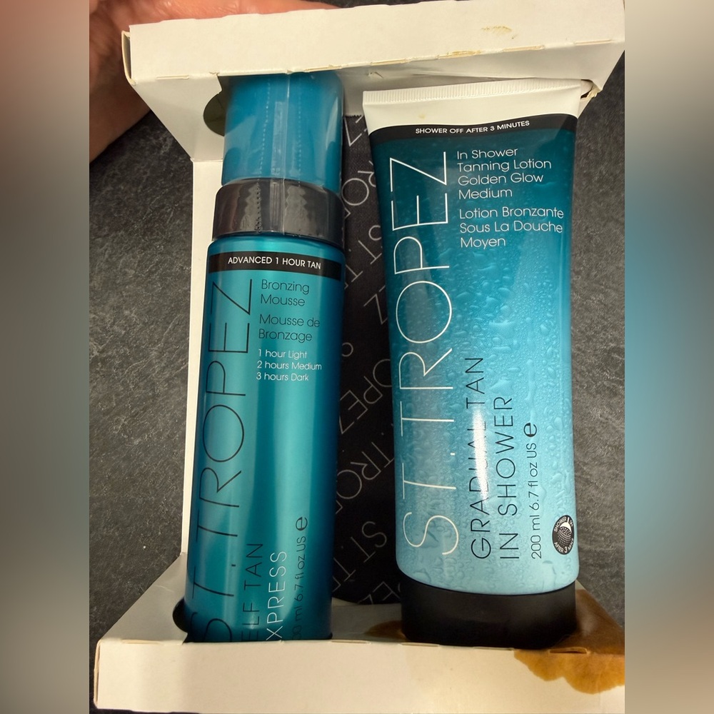 St. Tropez Self-Tan Express Kit includes Lotion, Mousse, Glove - Picture 4 of 4